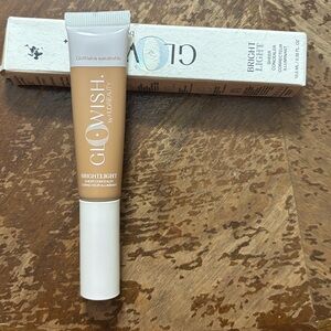 HUDA BEAUTY GloWish Bright Light Concealer